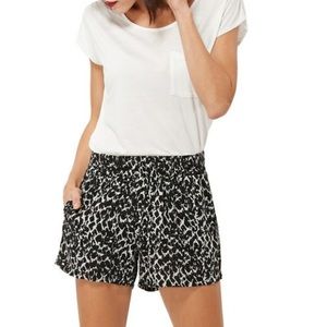 Jacqueline de Yong Leopard Print Flowy Shorts